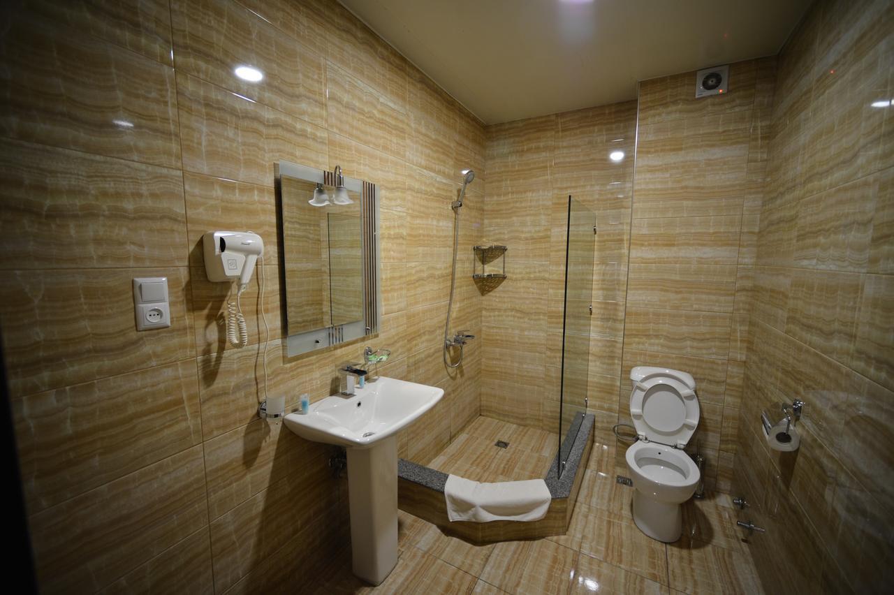 Green Hotel Batumi Eksteriør billede