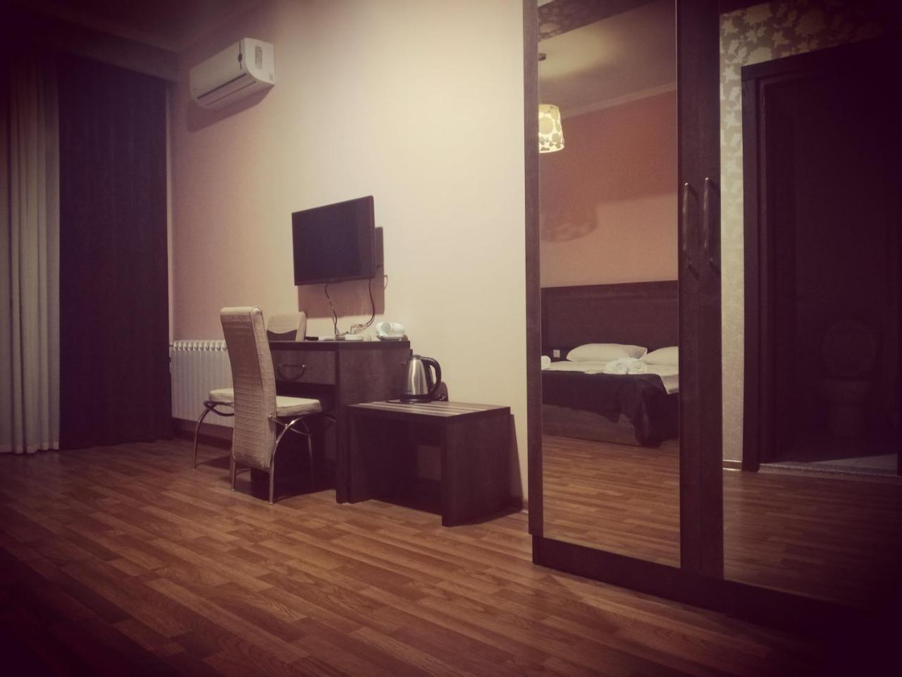 Green Hotel Batumi Eksteriør billede